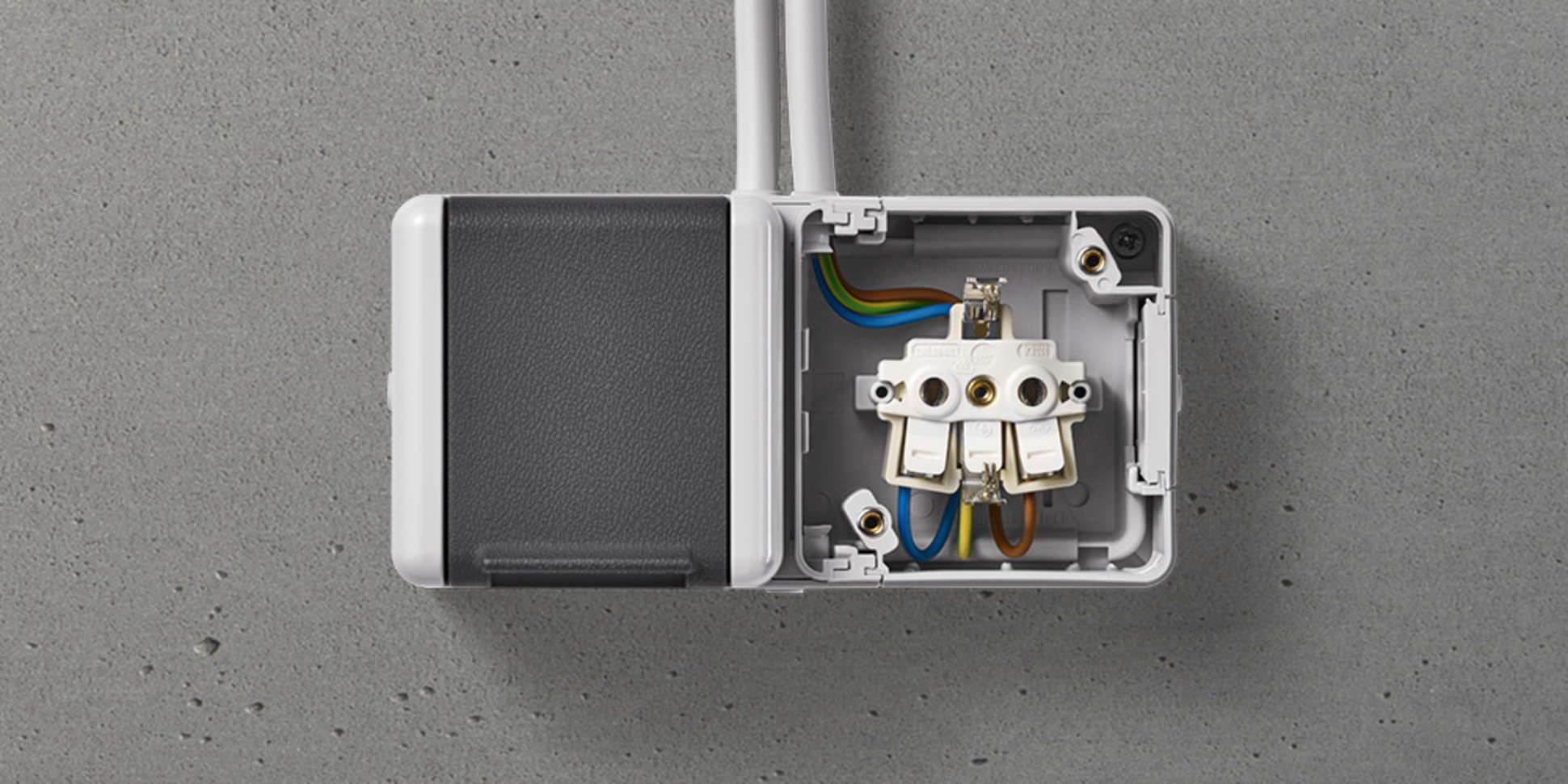 Doppelsteckdose mit Trennsteg bei Elektrotechnik Friedrich-Schreier GmbH in Pleystein